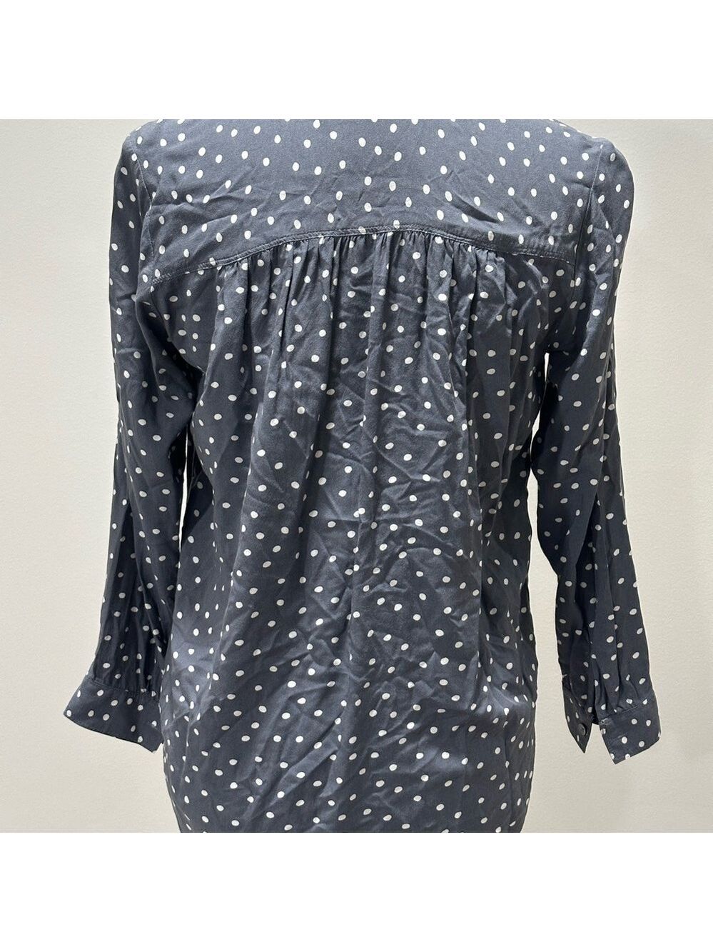 LOFT Women’s Black Polka Dot Long Sleeve Button Down Shirt Size SP - Picture 3 of 3